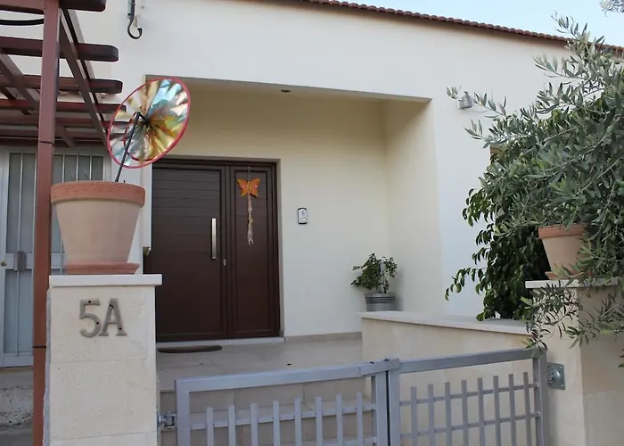Modern Spotless House With Full Privacy And Wifi In Aglantzia Nicosia