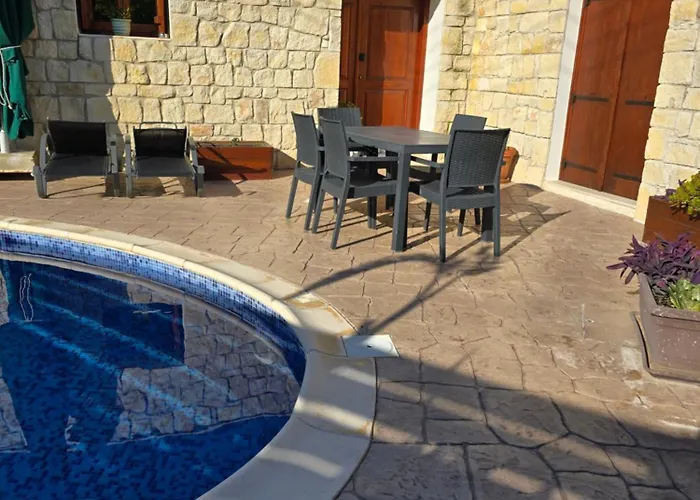 Fontana Traditional House